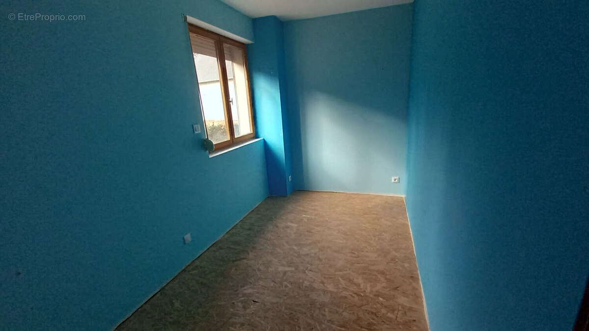 Maison à NAMPCELLES-LA-COUR