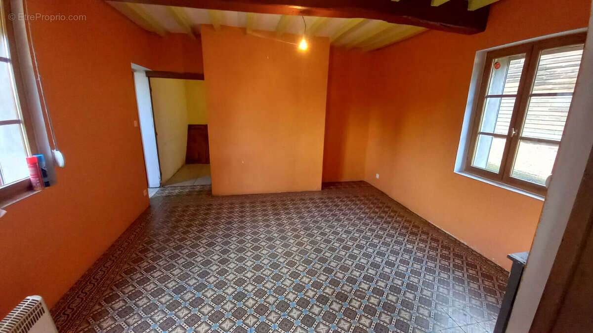 Maison à NAMPCELLES-LA-COUR