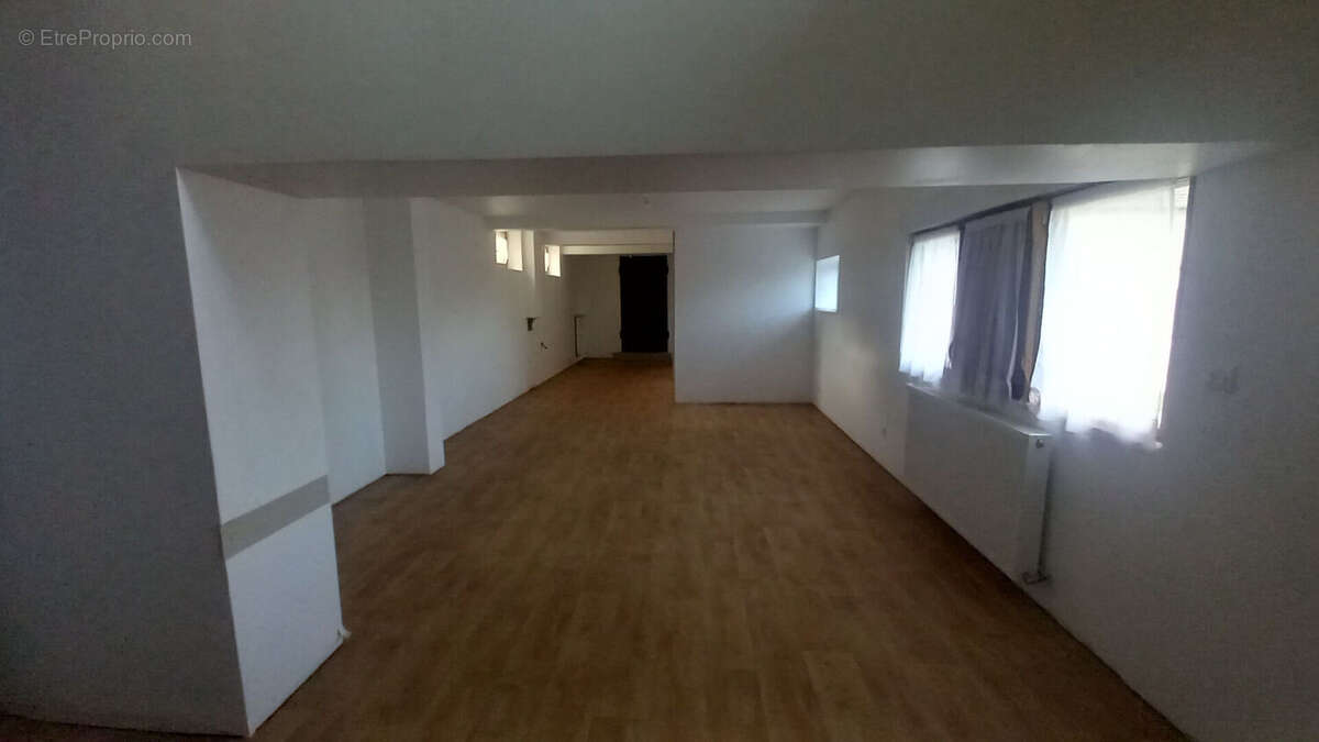 Maison à NAMPCELLES-LA-COUR