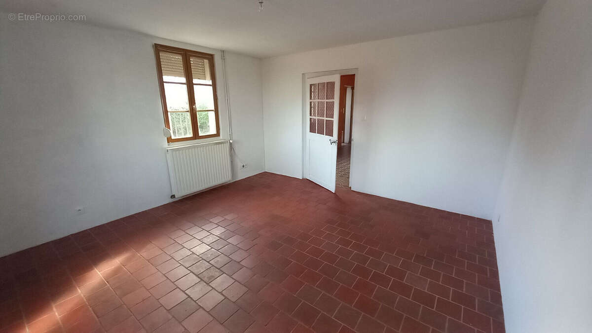 Maison à NAMPCELLES-LA-COUR