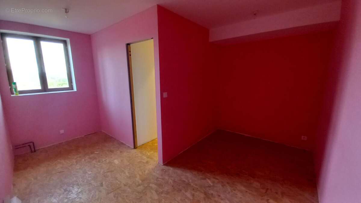 Maison à NAMPCELLES-LA-COUR