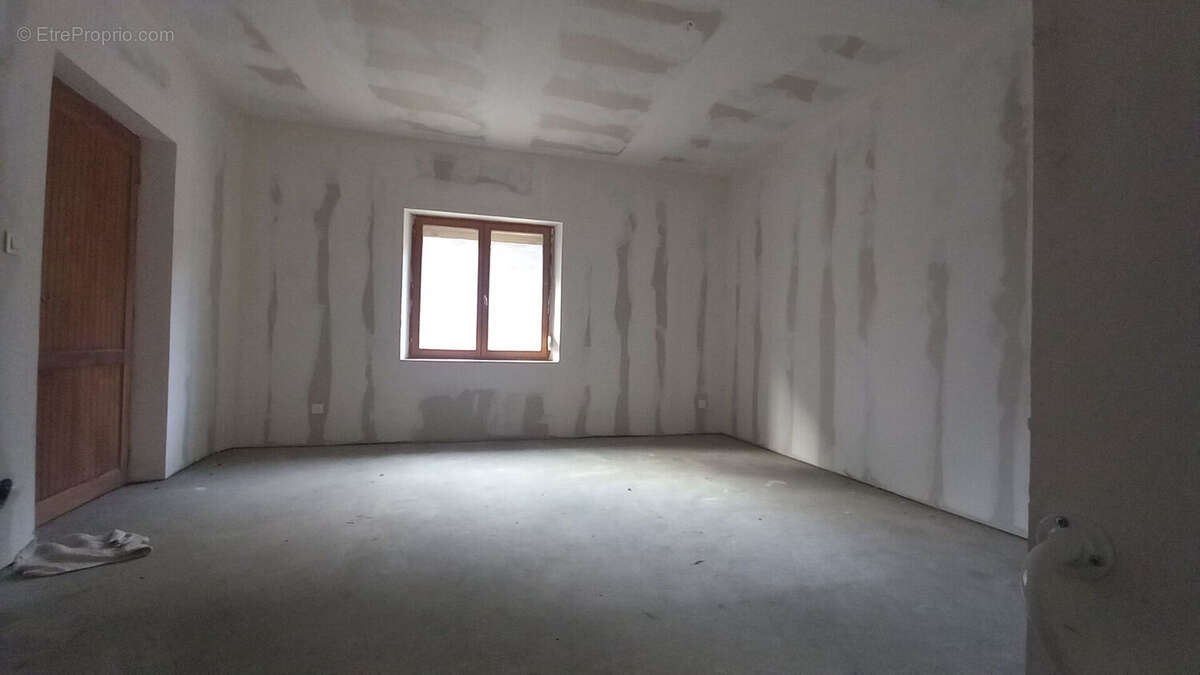 Maison à NAMPCELLES-LA-COUR