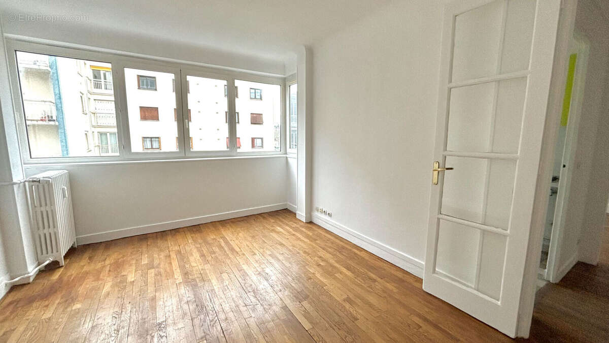 Appartement à PARIS-20E