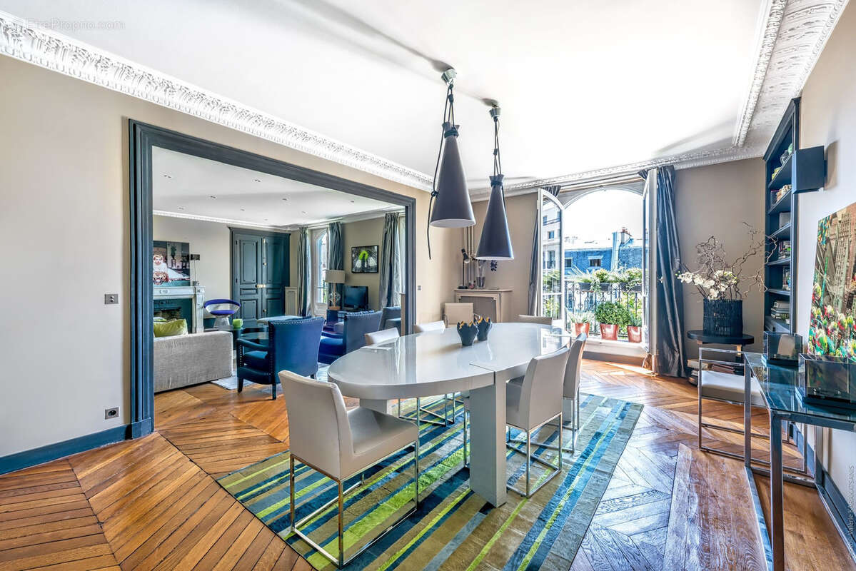 Appartement à PARIS-7E