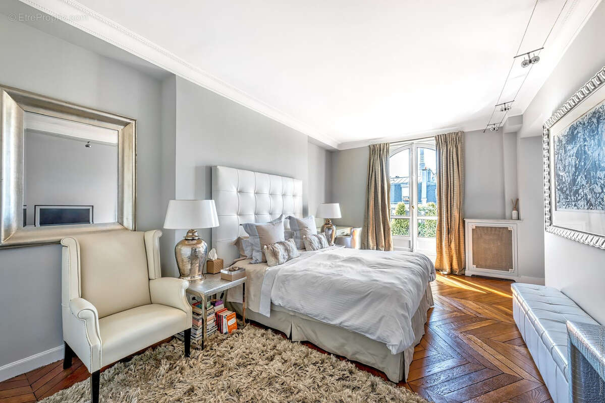 Appartement à PARIS-7E