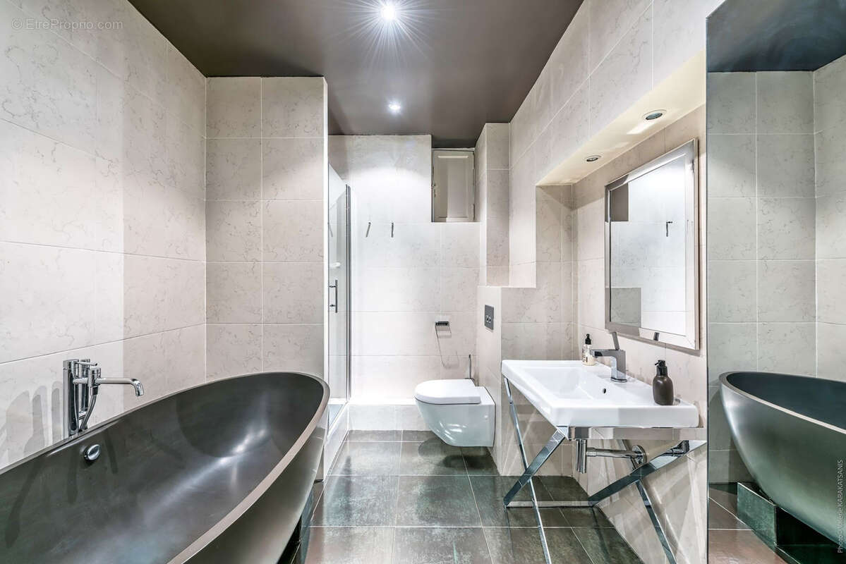 Appartement à PARIS-7E