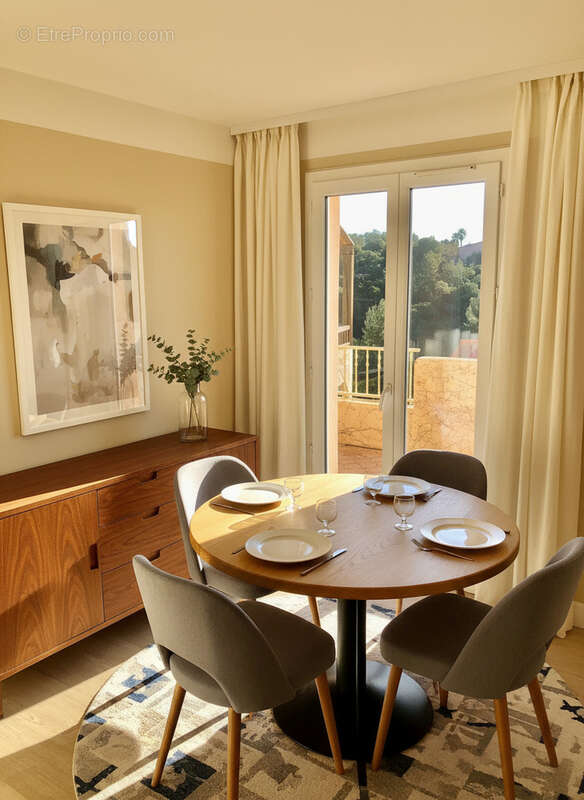 Appartement à ROQUEBRUNE-SUR-ARGENS