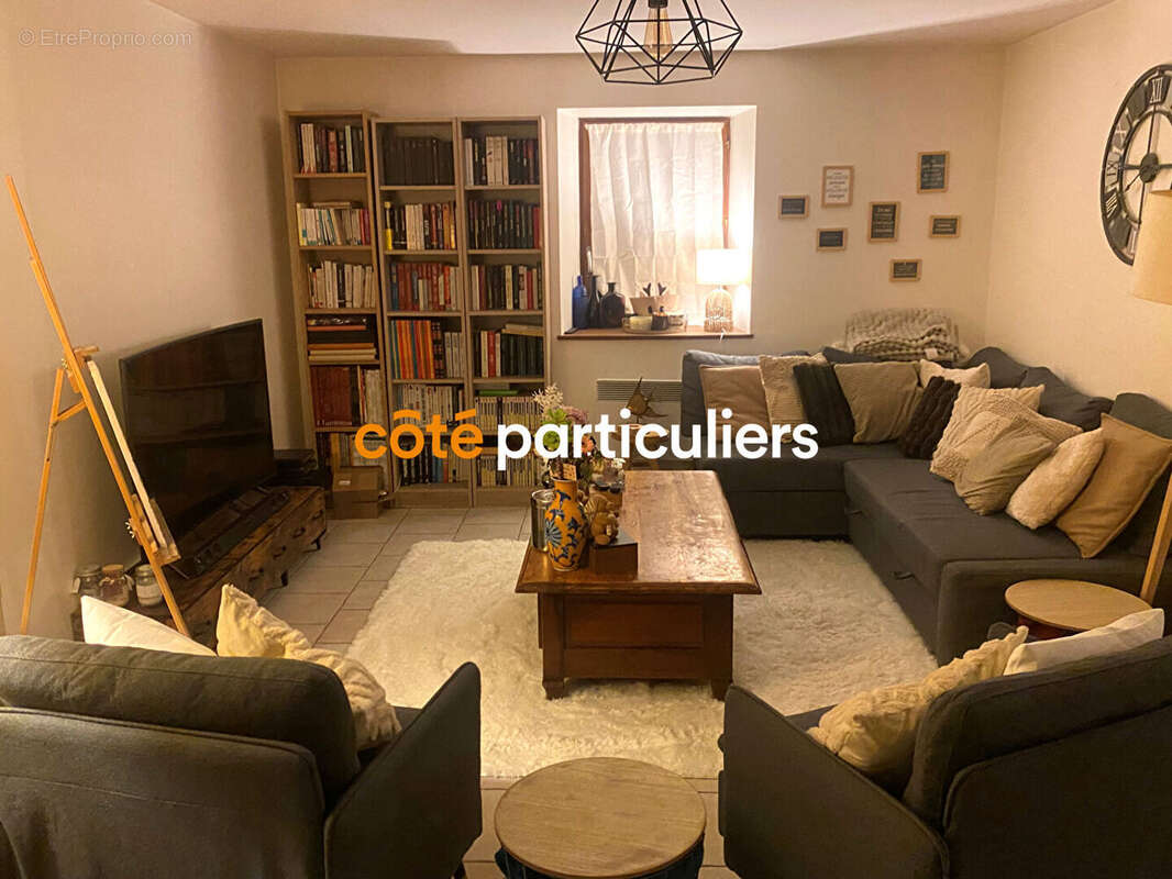 Appartement à FONTAINE-ETOUPEFOUR