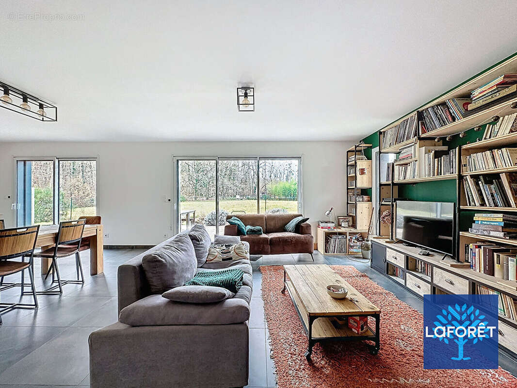 Maison à D&#039;HUISON-LONGUEVILLE