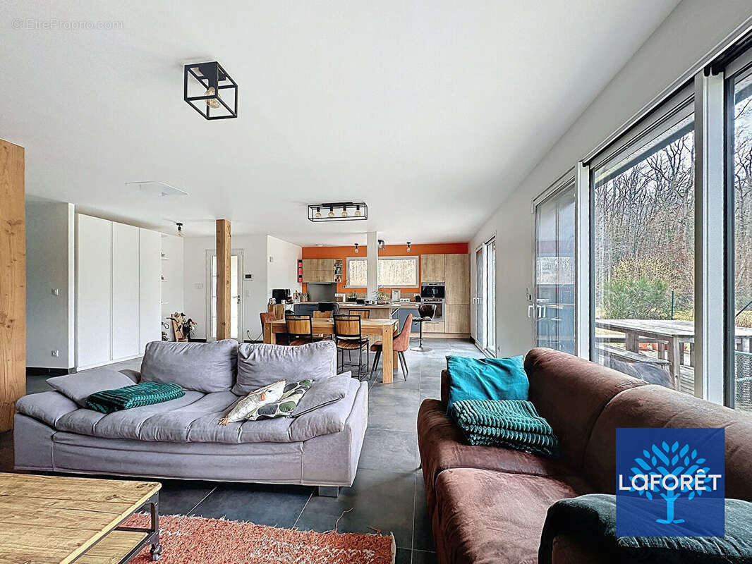 Maison à D&#039;HUISON-LONGUEVILLE