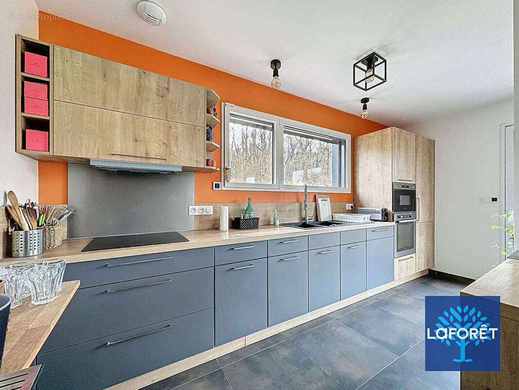 Maison à D&#039;HUISON-LONGUEVILLE