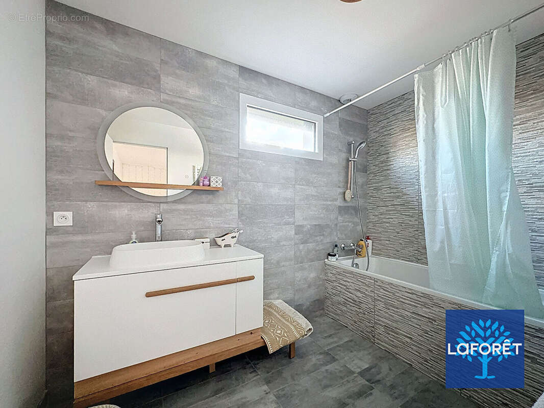 Maison à D&#039;HUISON-LONGUEVILLE