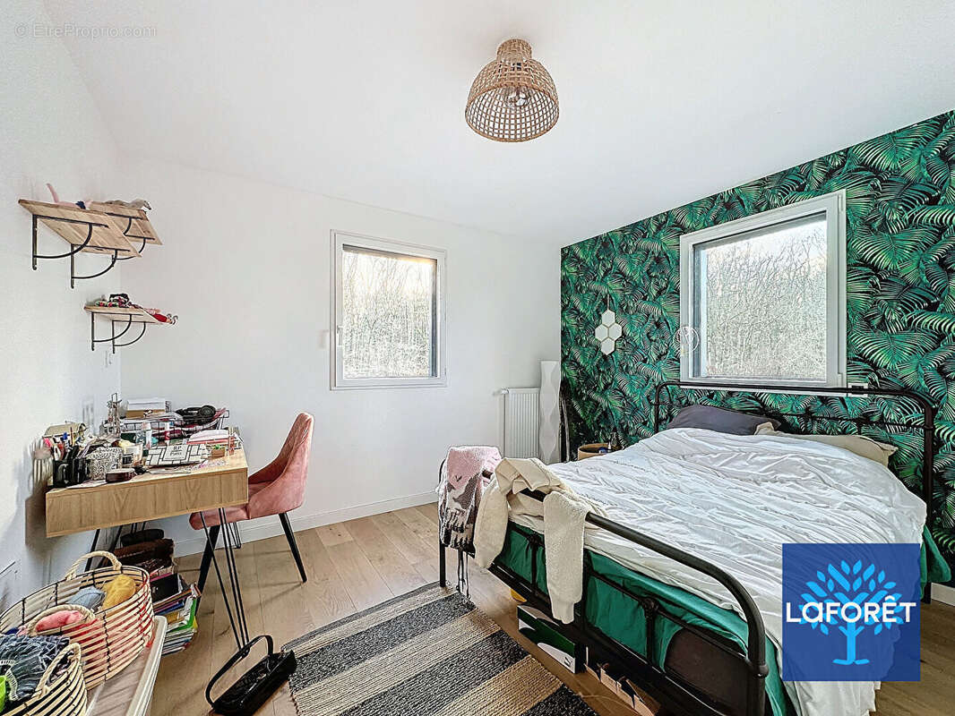 Maison à D&#039;HUISON-LONGUEVILLE