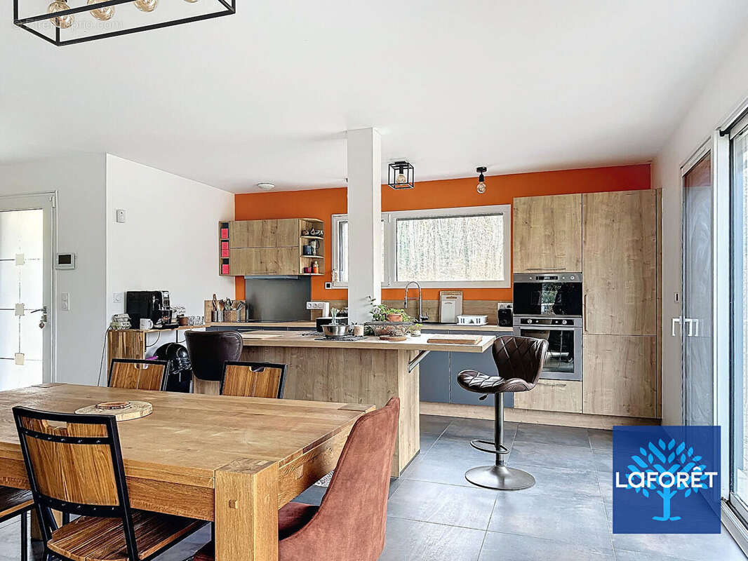 Maison à D&#039;HUISON-LONGUEVILLE