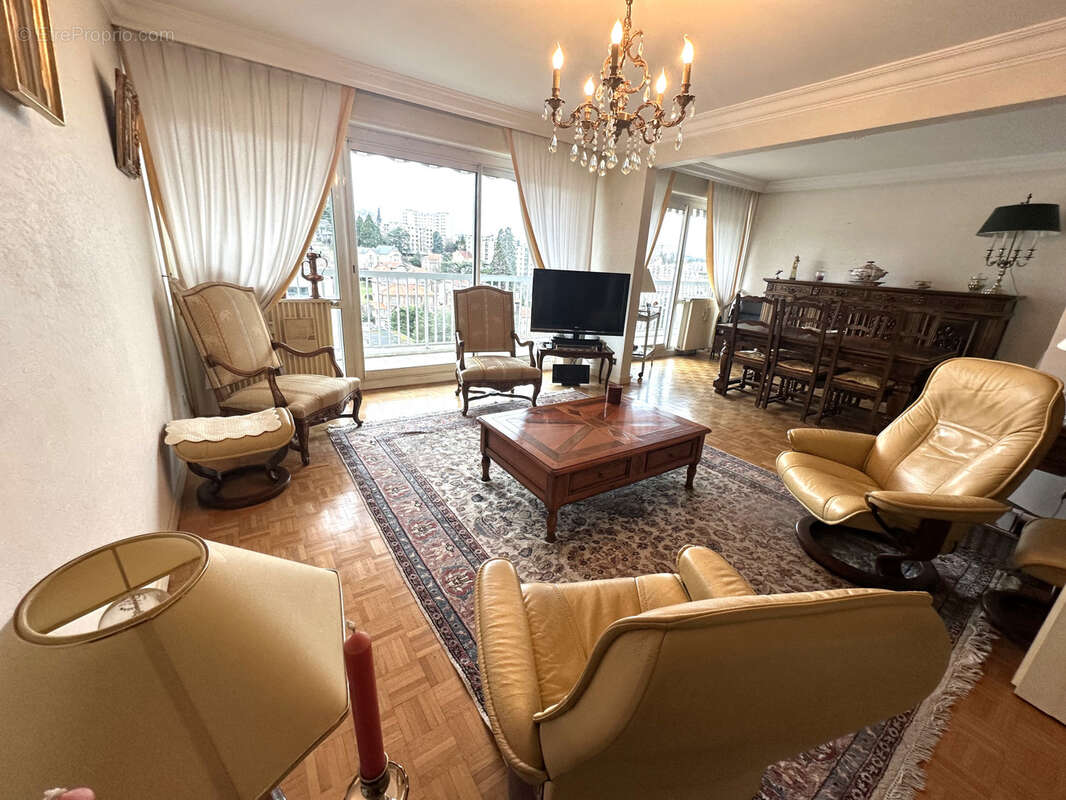 Appartement à SAINT-ETIENNE