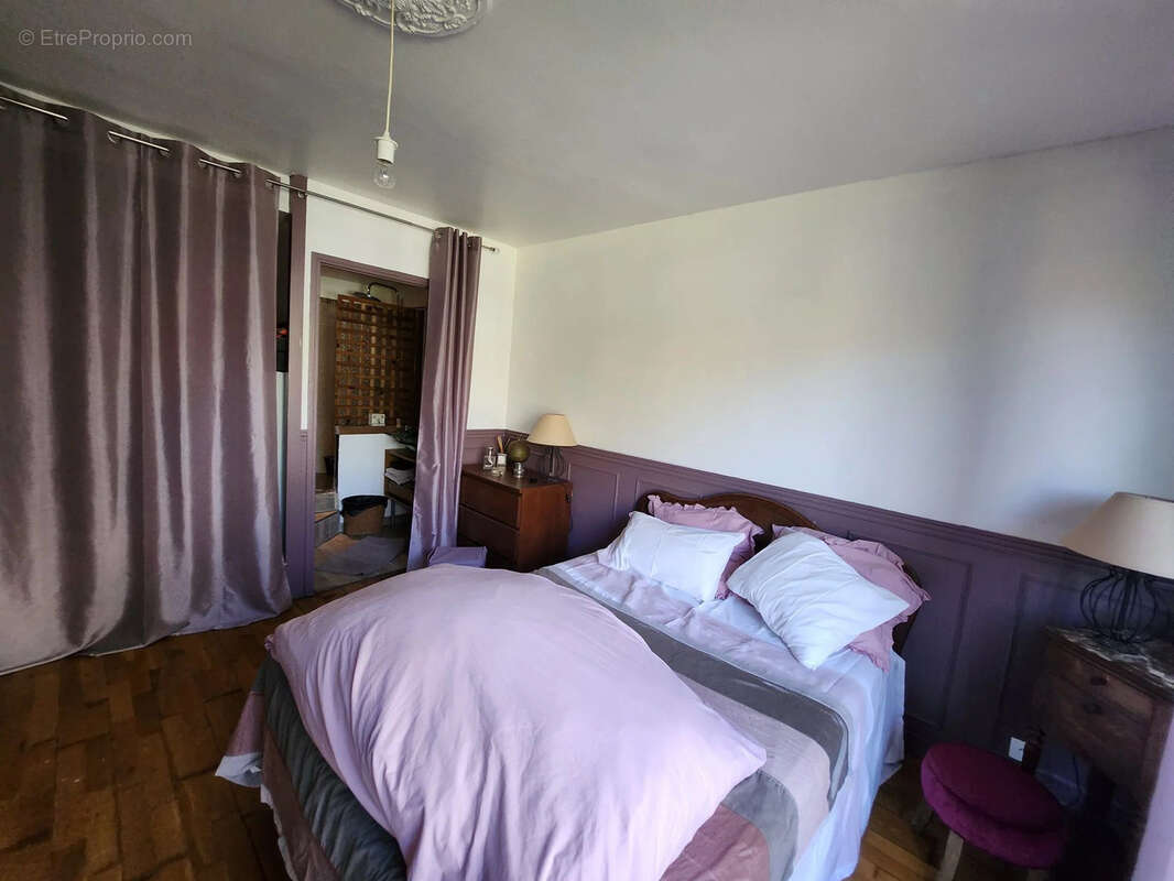 Maison à LA QUEUE-LES-YVELINES