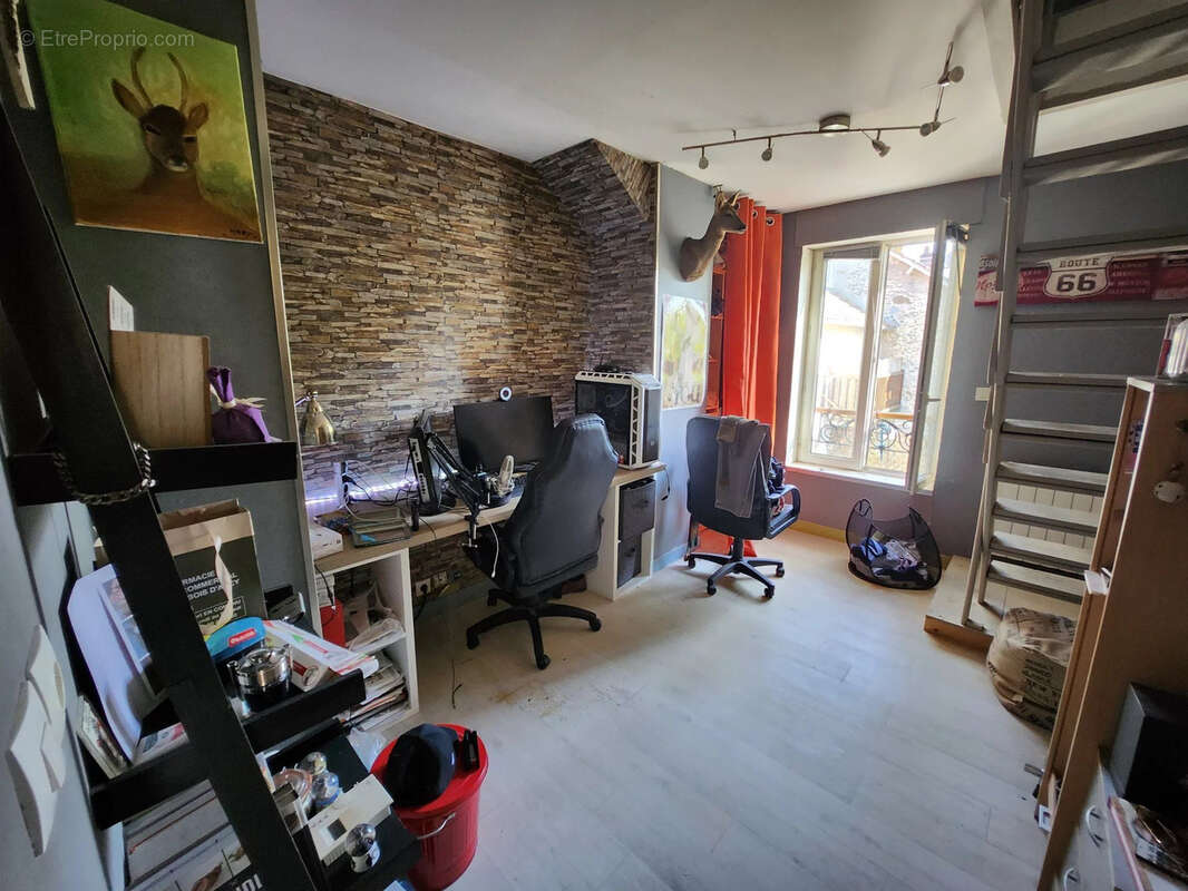 Maison à LA QUEUE-LES-YVELINES