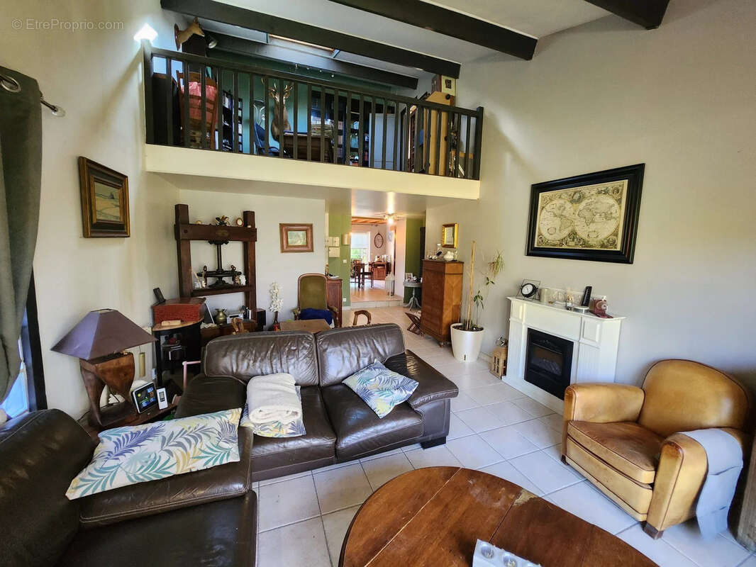 Maison à LA QUEUE-LES-YVELINES