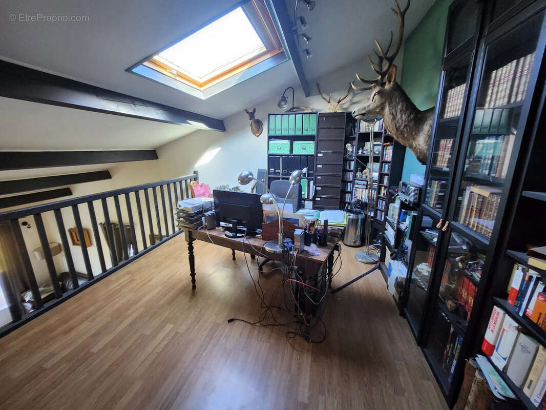 Maison à LA QUEUE-LES-YVELINES