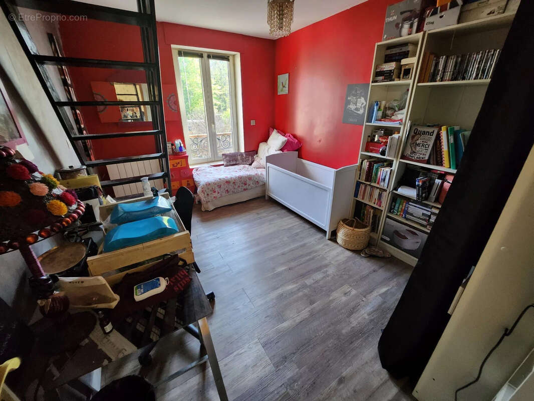 Maison à LA QUEUE-LES-YVELINES