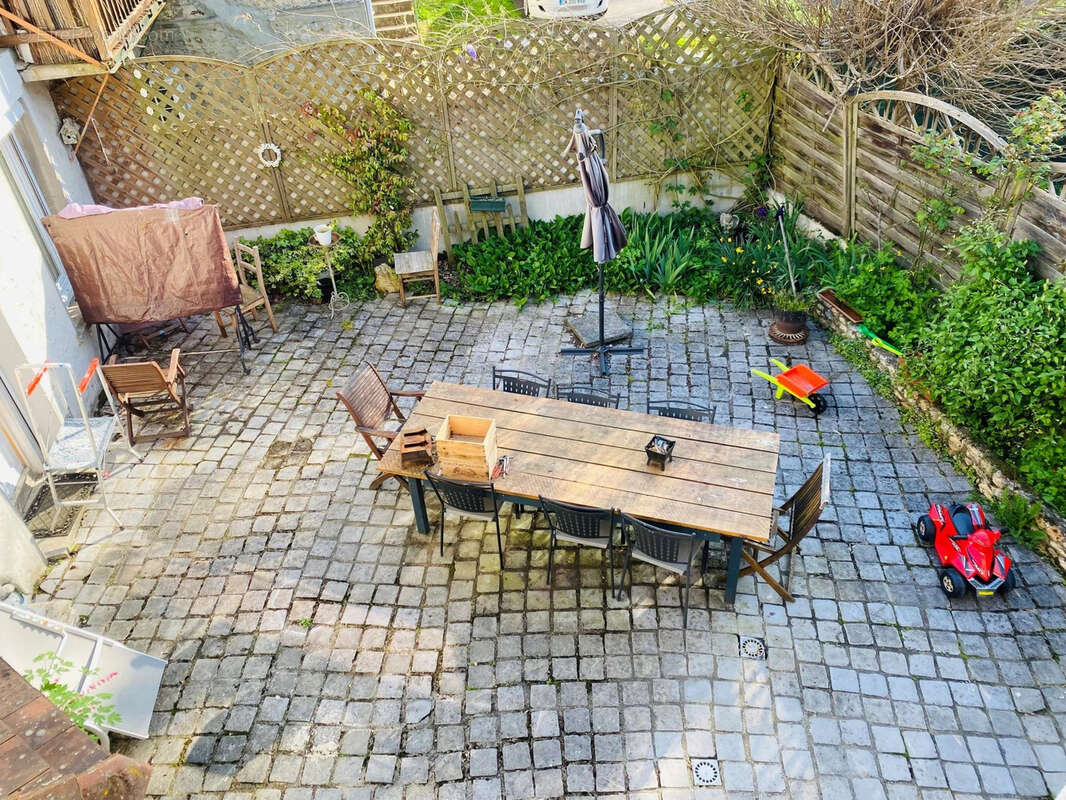 Maison à LA QUEUE-LES-YVELINES