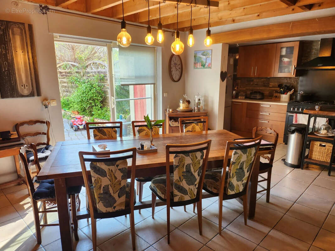 Maison à LA QUEUE-LES-YVELINES