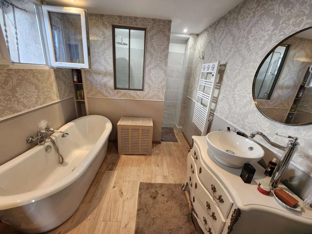 Maison à LA QUEUE-LES-YVELINES