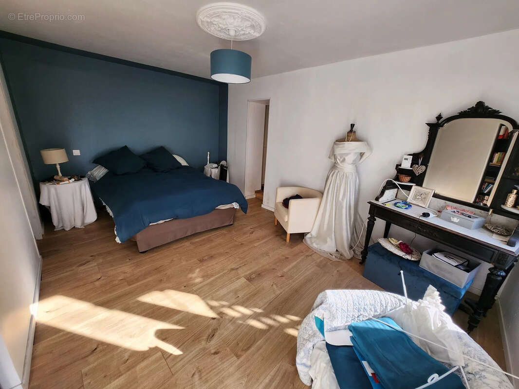 Maison à LA QUEUE-LES-YVELINES