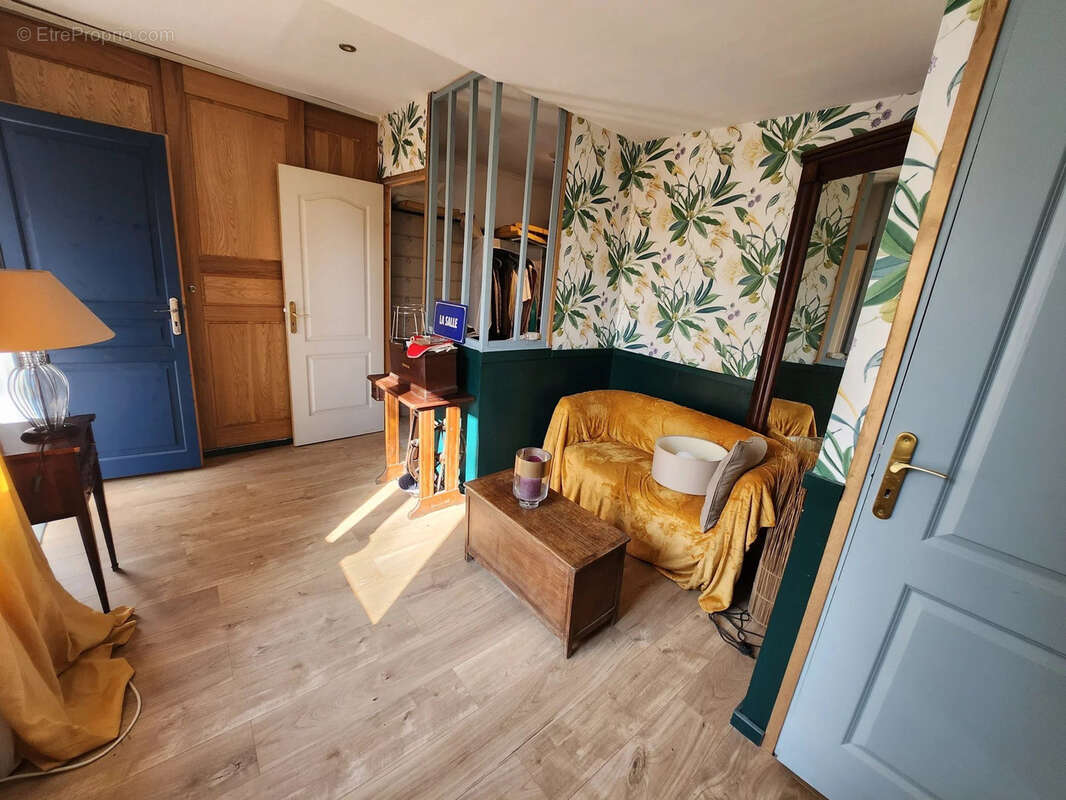 Maison à LA QUEUE-LES-YVELINES