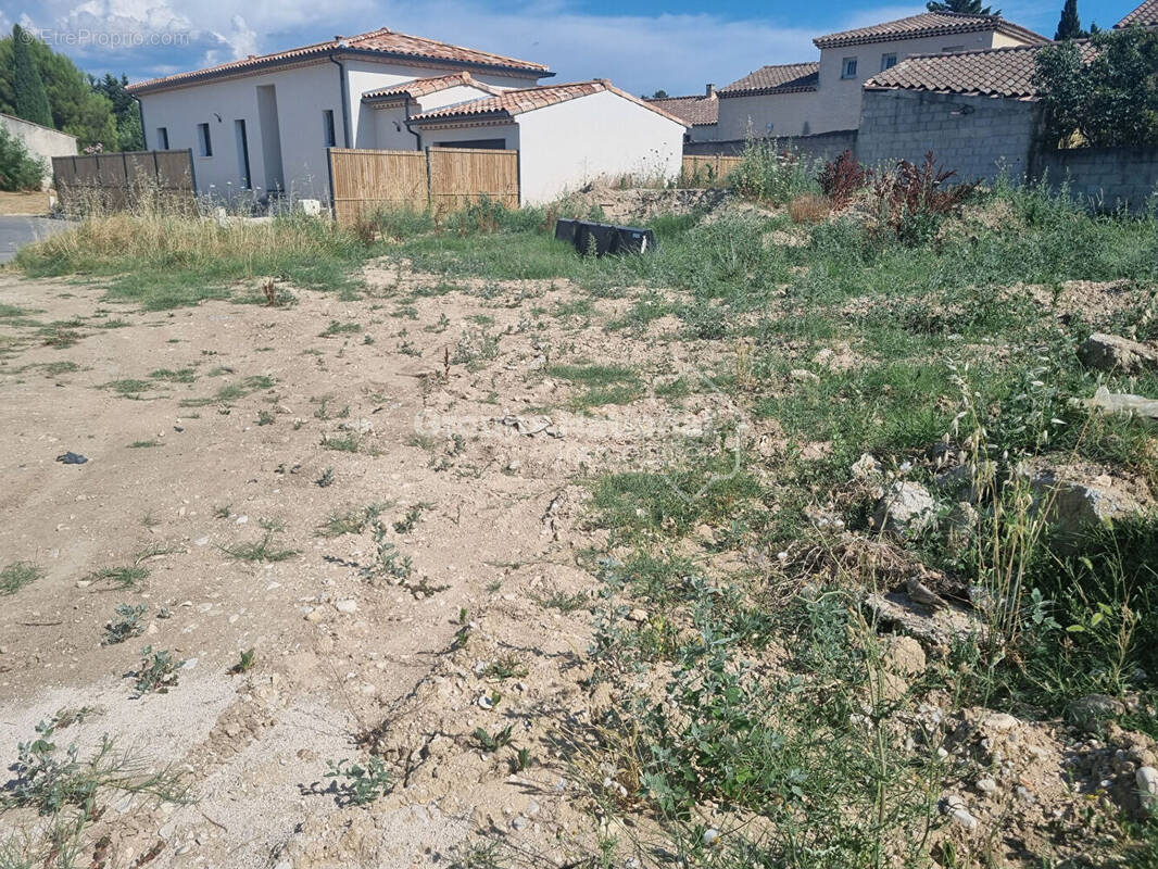 Terrain à AUBIGNAN