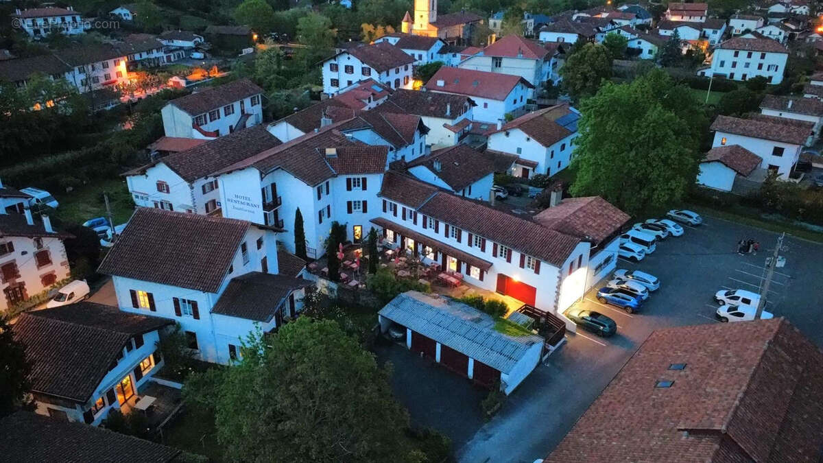 Commerce à SAINT-ETIENNE-DE-BAIGORRY