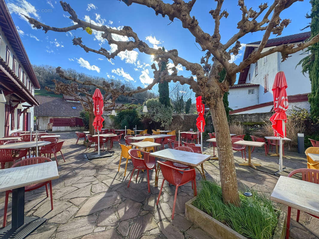 Commerce à SAINT-ETIENNE-DE-BAIGORRY