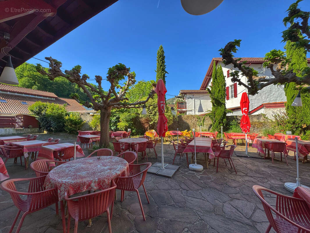 Commerce à SAINT-ETIENNE-DE-BAIGORRY