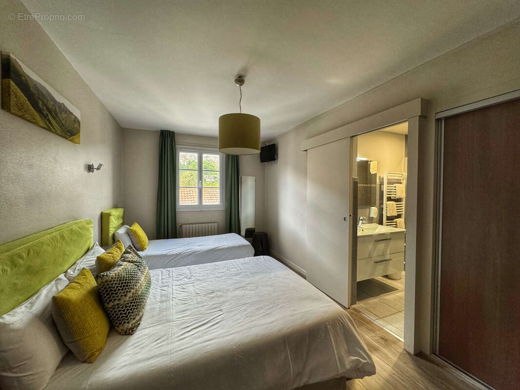 Commerce à SAINT-ETIENNE-DE-BAIGORRY