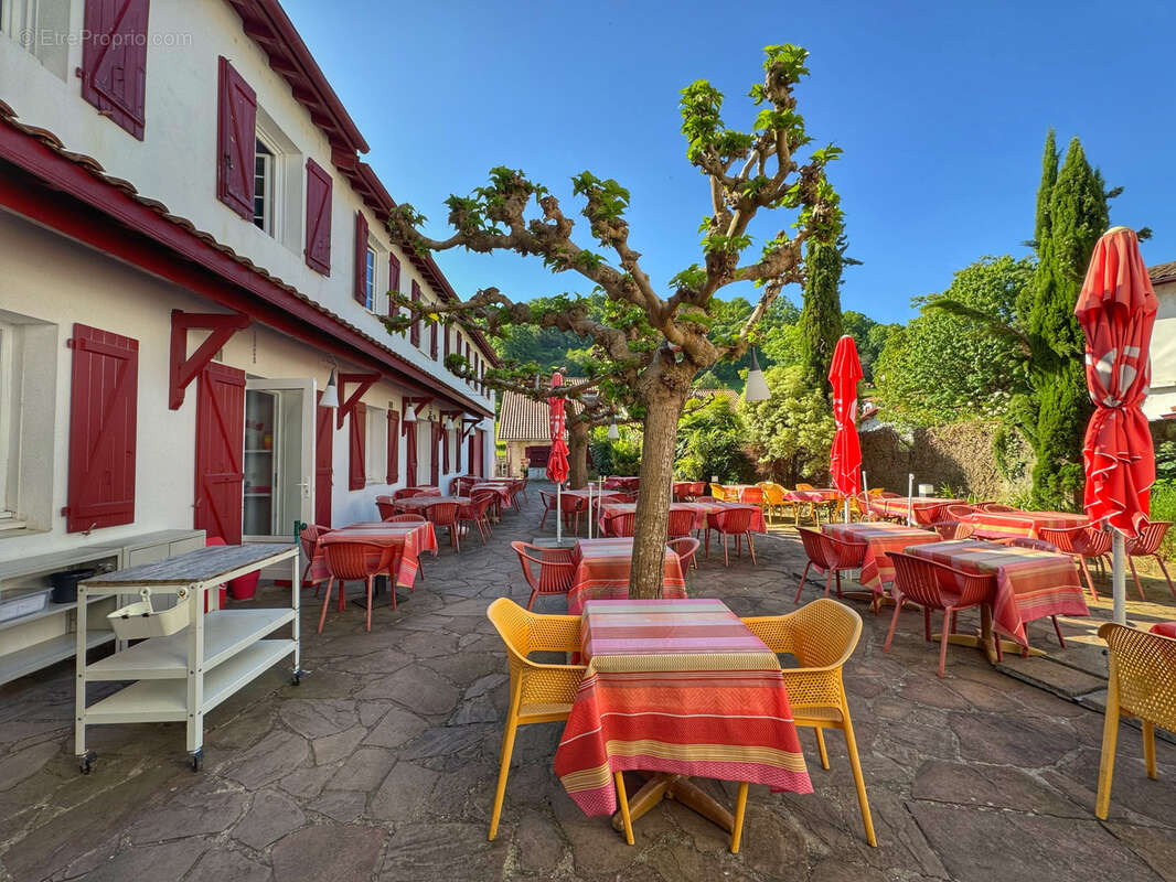 Commerce à SAINT-ETIENNE-DE-BAIGORRY