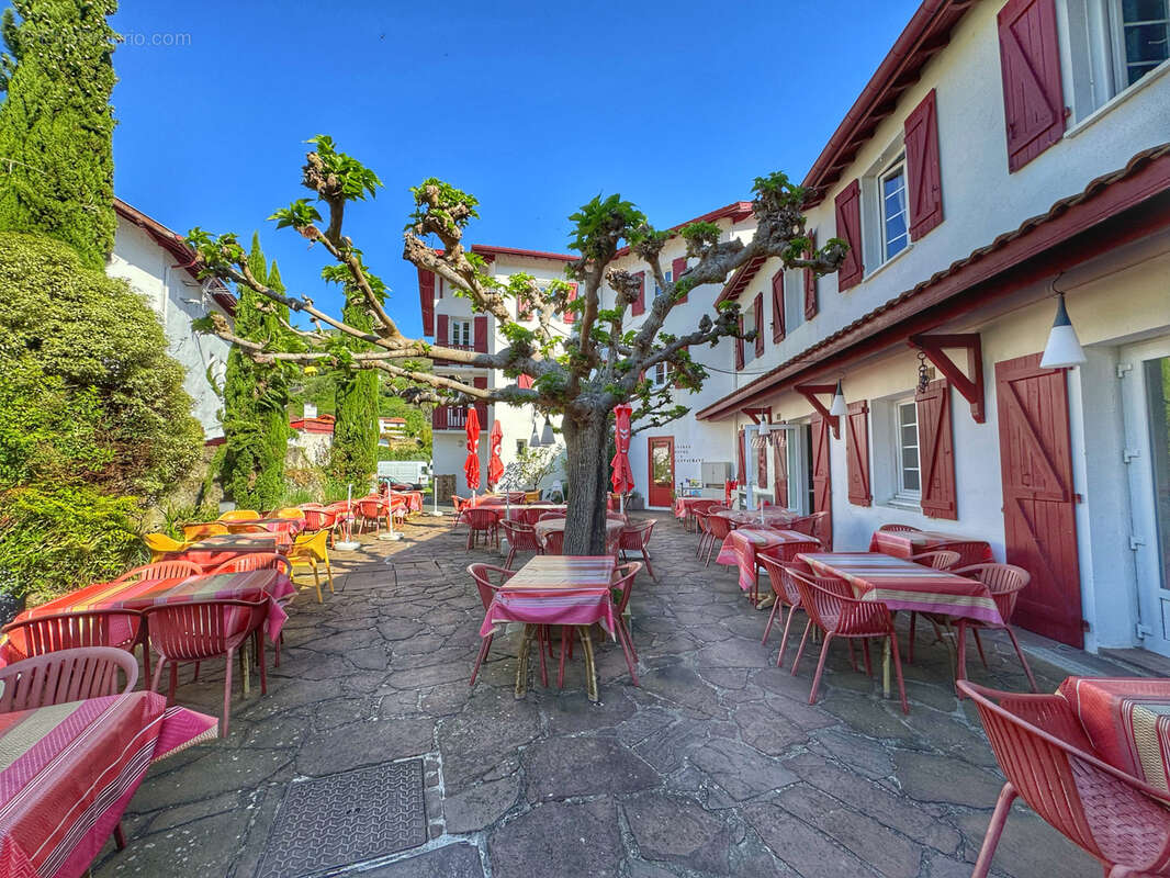 Commerce à SAINT-ETIENNE-DE-BAIGORRY