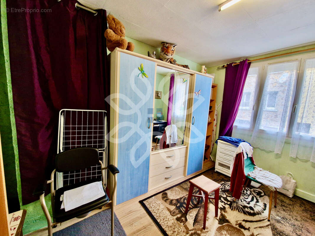 Maison à CHAMPAGNAC-LE-VIEUX