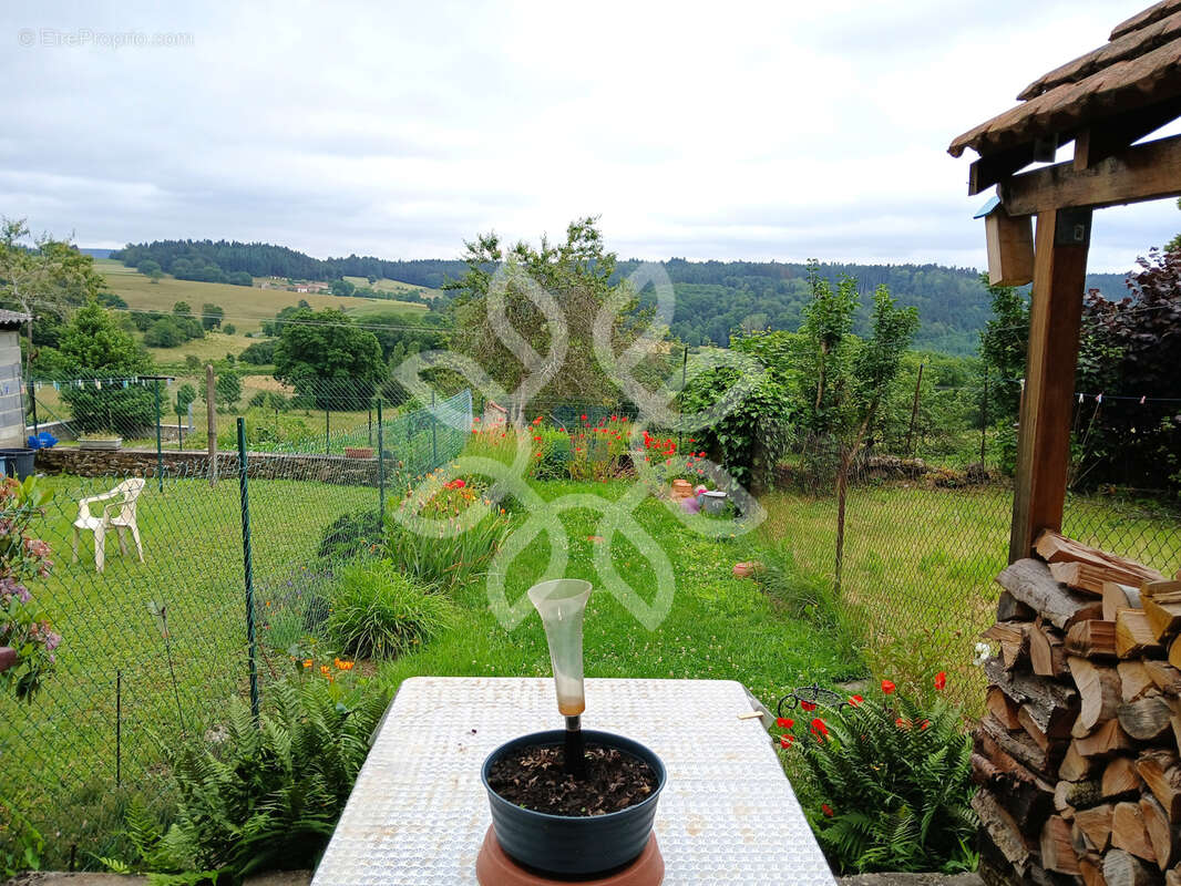 Maison à CHAMPAGNAC-LE-VIEUX