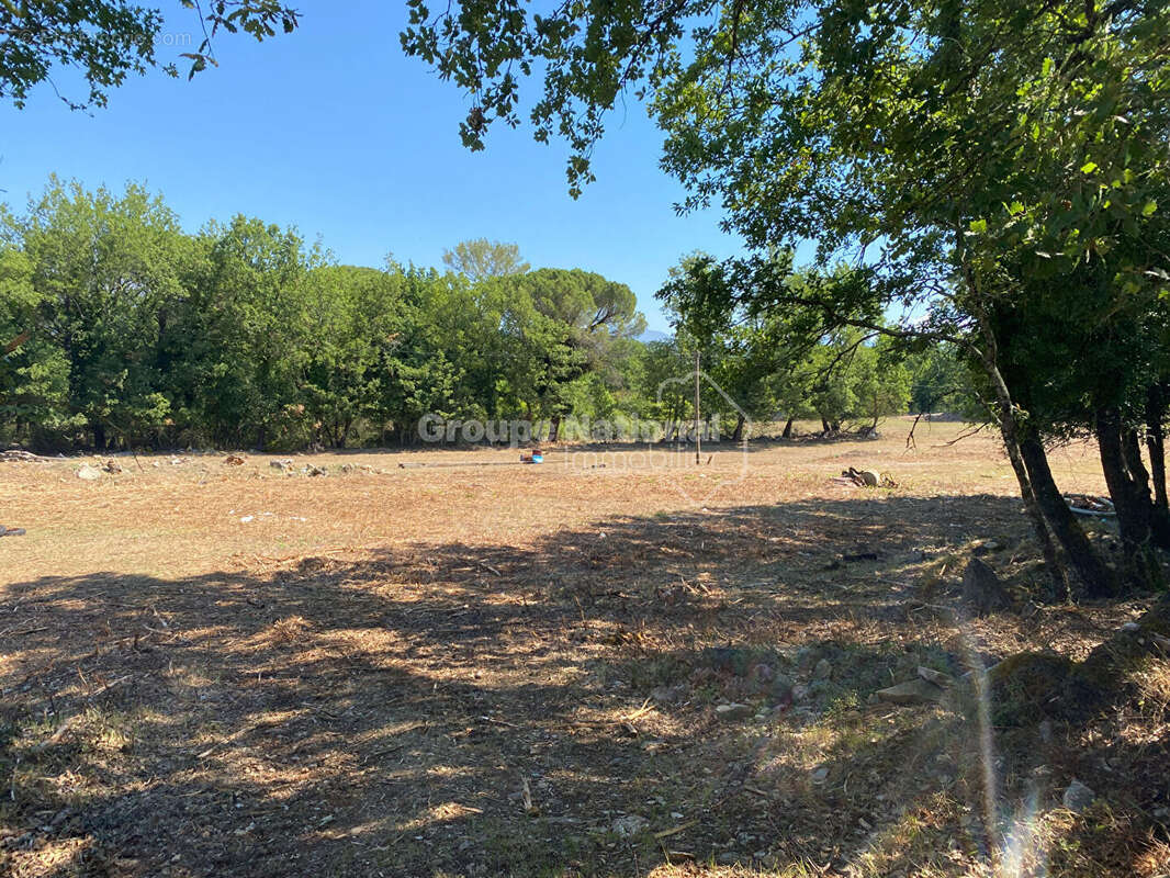 Terrain à TOURRETTES