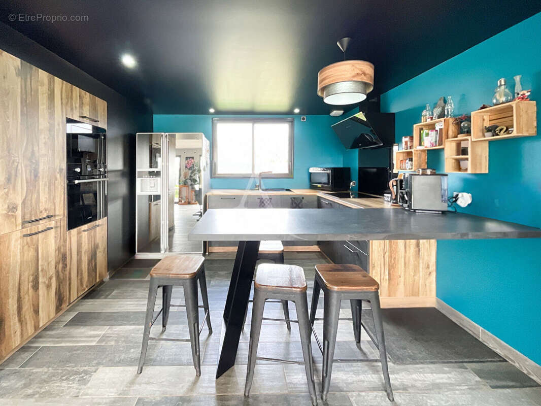 Maison à SAINTE-RADEGONDE-DES-NOYERS