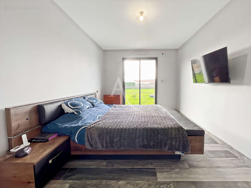 Maison à SAINTE-RADEGONDE-DES-NOYERS