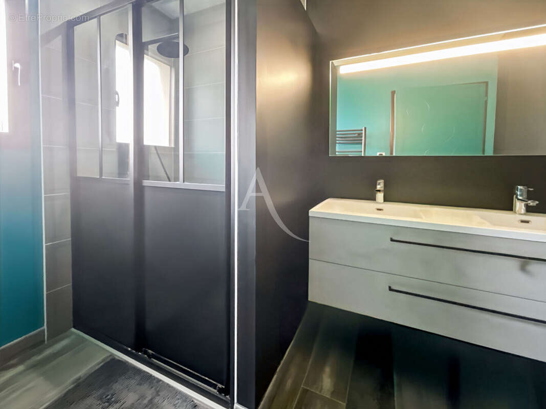 Maison à SAINTE-RADEGONDE-DES-NOYERS