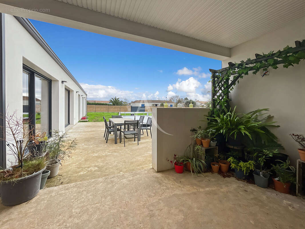 Maison à SAINTE-RADEGONDE-DES-NOYERS