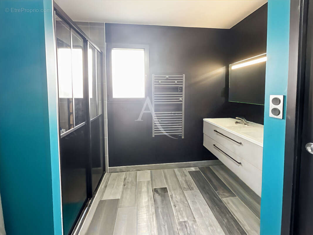 Maison à SAINTE-RADEGONDE-DES-NOYERS