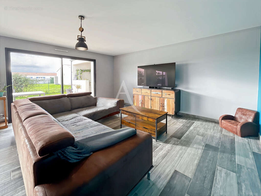 Maison à SAINTE-RADEGONDE-DES-NOYERS