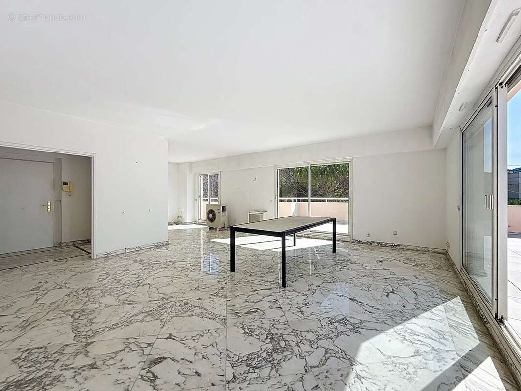 Appartement à LE CANNET