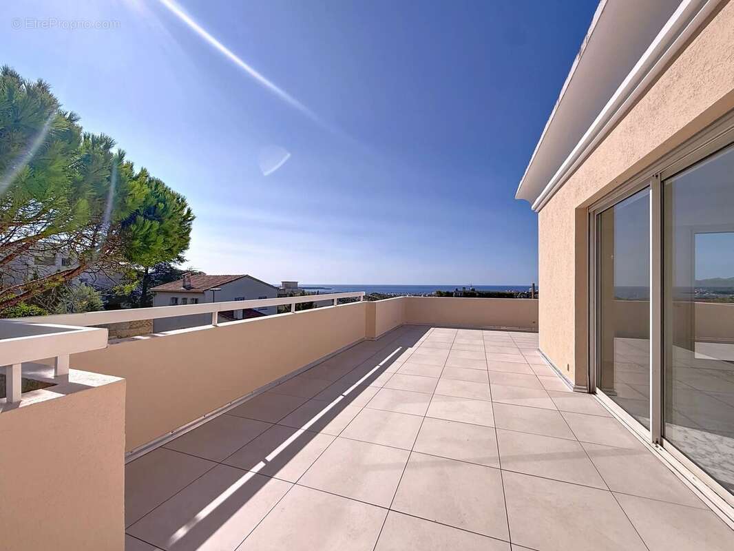 Appartement à LE CANNET