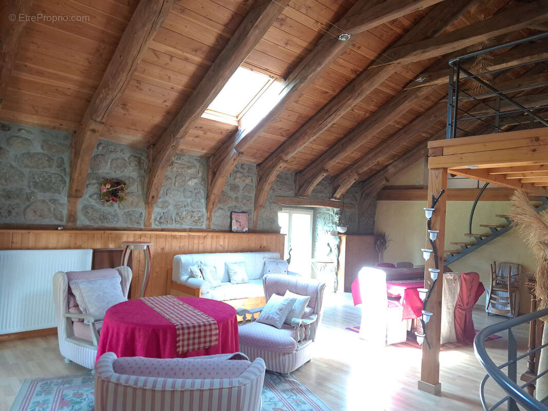 Maison à SAINT-JEURES