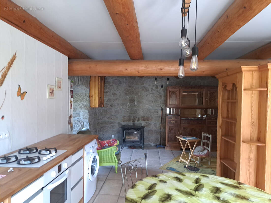 Maison à SAINT-JEURES