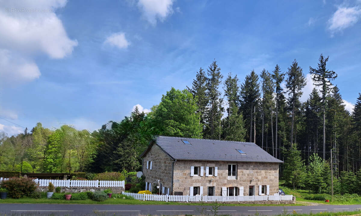 Maison à SAINT-JEURES